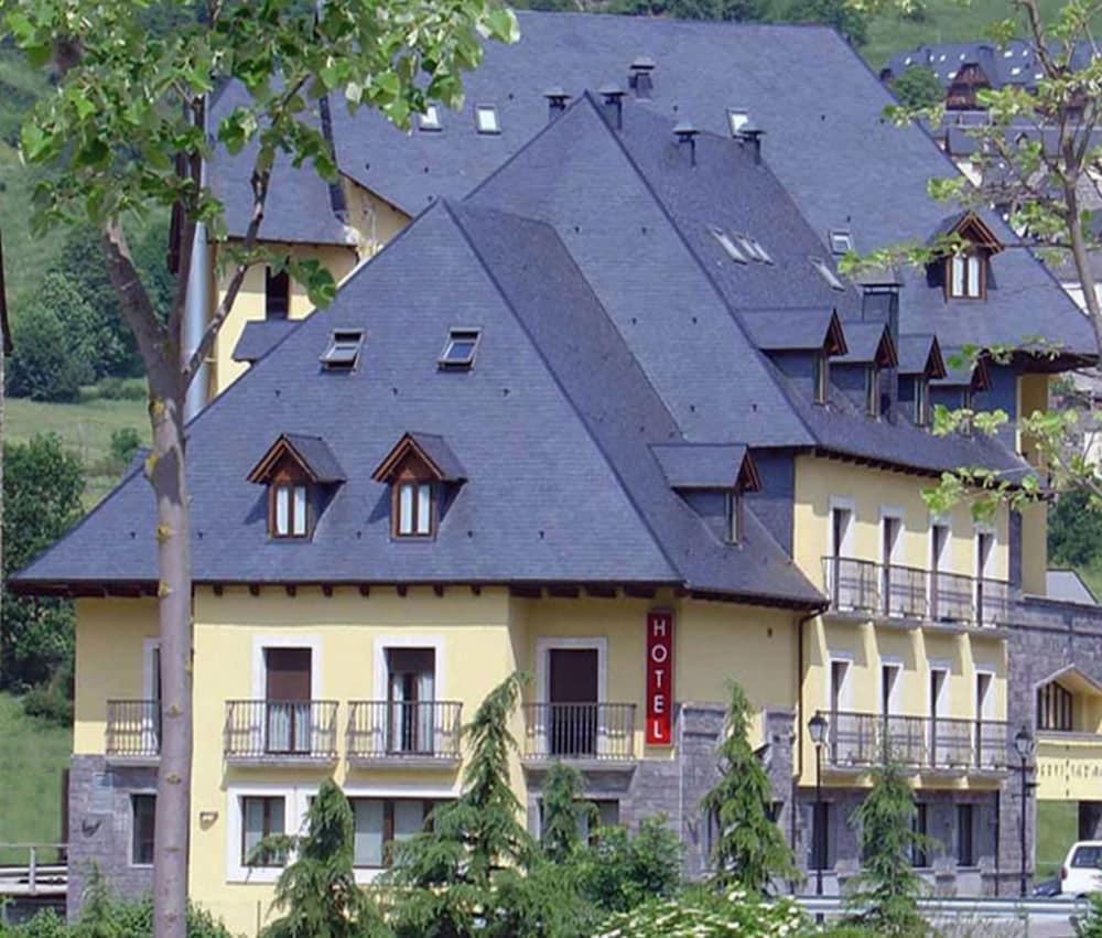 Hotel Spa Acevi Val D'Aran Vielha Luaran gambar